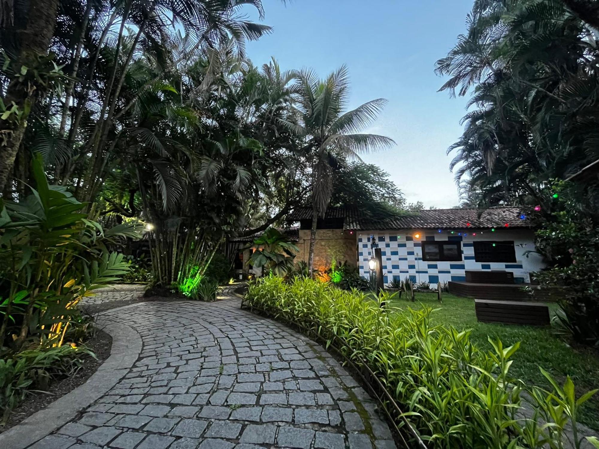 Garden Hotel Параті Екстер'єр фото
